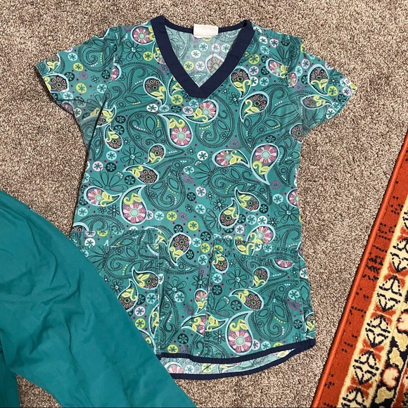 SCRUBS SET - 2 Pair - Picture 2 of 8